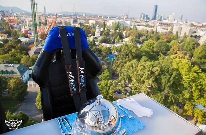 Dinner in the sky