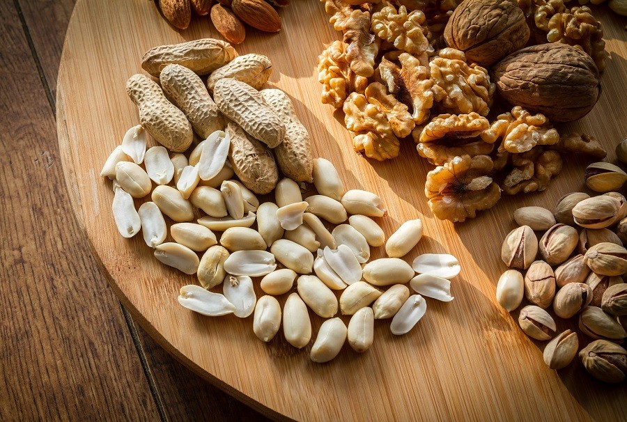 Eiweißreiche Lebensmittel – Nüsse und Steinfrüchte mit viel Eiweiß