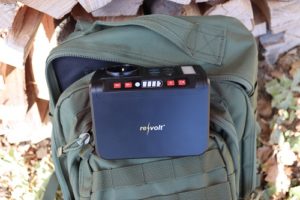 Tragbare Powerstation für Outdoor und als Notstromaggregat Du willst, dass auch deine Kaffeemaschine im Notfall funktioniert? Mit dieser 10kg schweren Powerstation kannst du dir im Notfall genug Tassen runter lassen. Für dieses Gerät benötigst du allerdings die größeren Solarmodule mit mindestens 100 Watt Leistung.